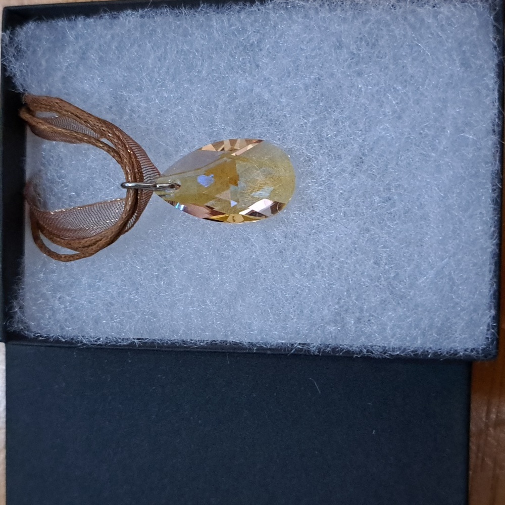 🔥CLEARANCE! Peach Champagne Crystal Teardrop Necklace - Picture 4 of 6